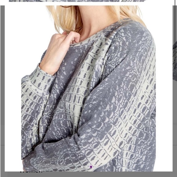 NWT 💋🦊 WILDFOX Wetlands Sommers Sweater - top only - Picture 11 of 14